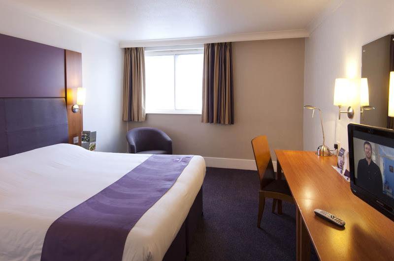 Premier Inn Дъмфрийс Екстериор снимка
