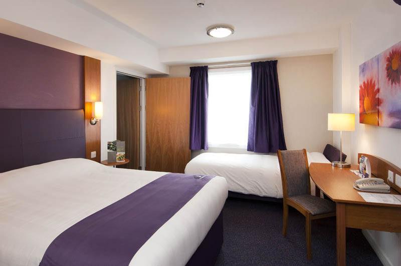 Premier Inn Дъмфрийс Екстериор снимка
